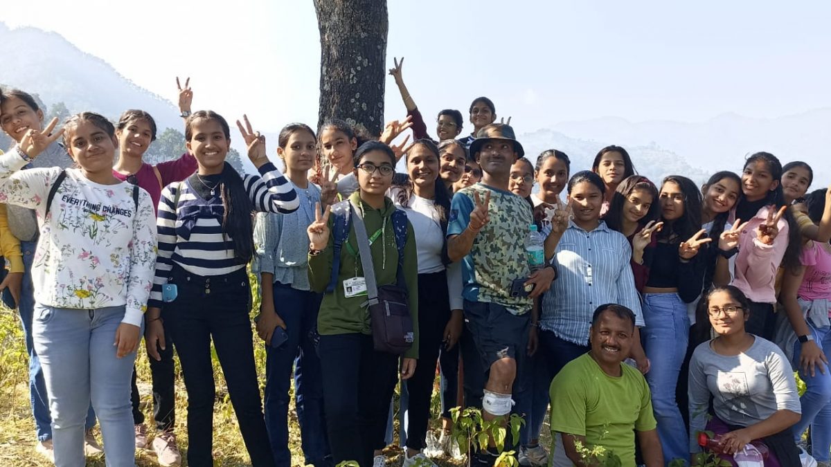 Major Rakesh Sharma and students of St Mary's School